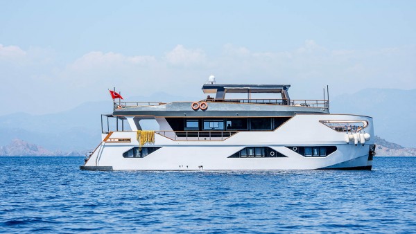 Motor Yacht Nayk 3