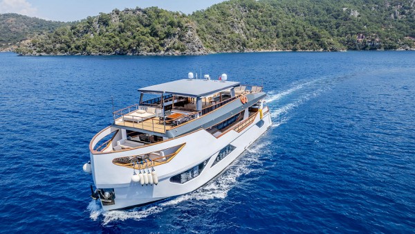 Motor Yacht Nayk 3